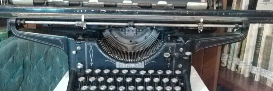 MAquina de escribir antigua