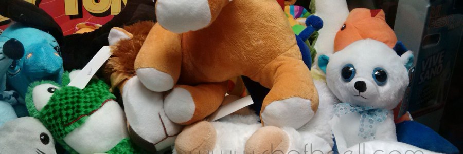 Muñecos en central autobuses chih fot rhafhaell